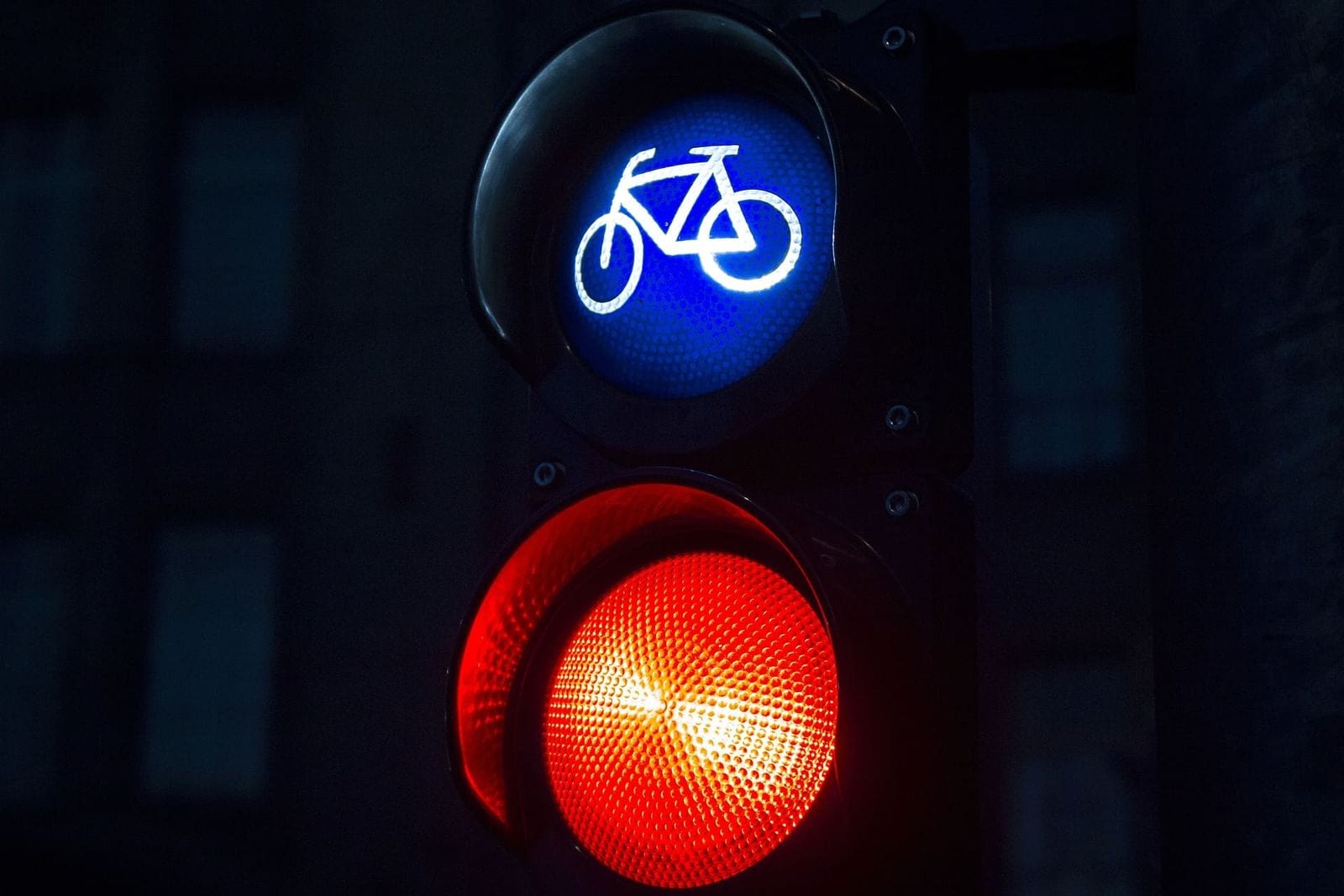 Comment s'entraîner au code de la route en ligne de manière efficace